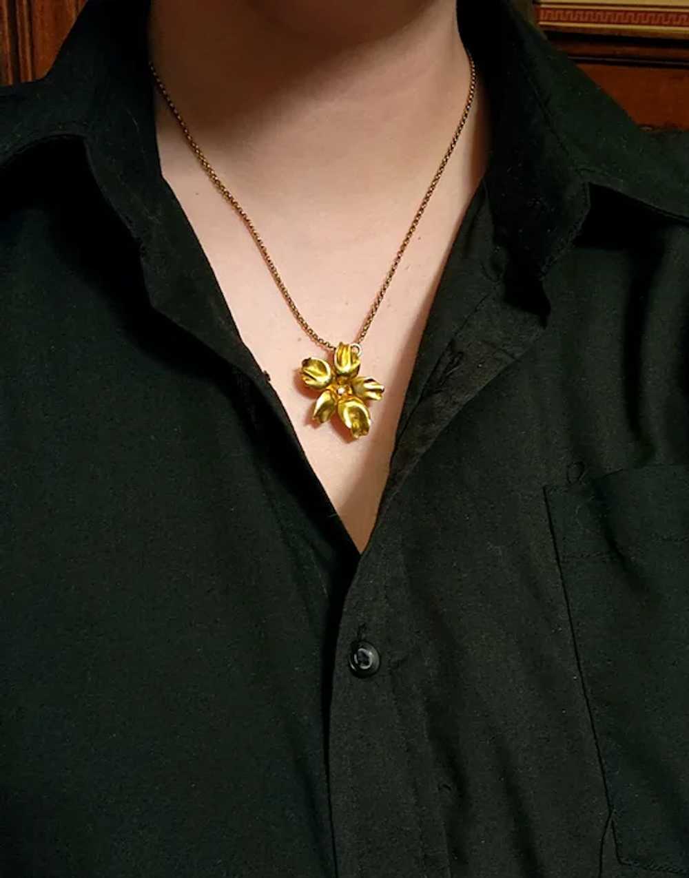 Antique 14K Gold & Diamond Flower Brooch/Pendant - image 6