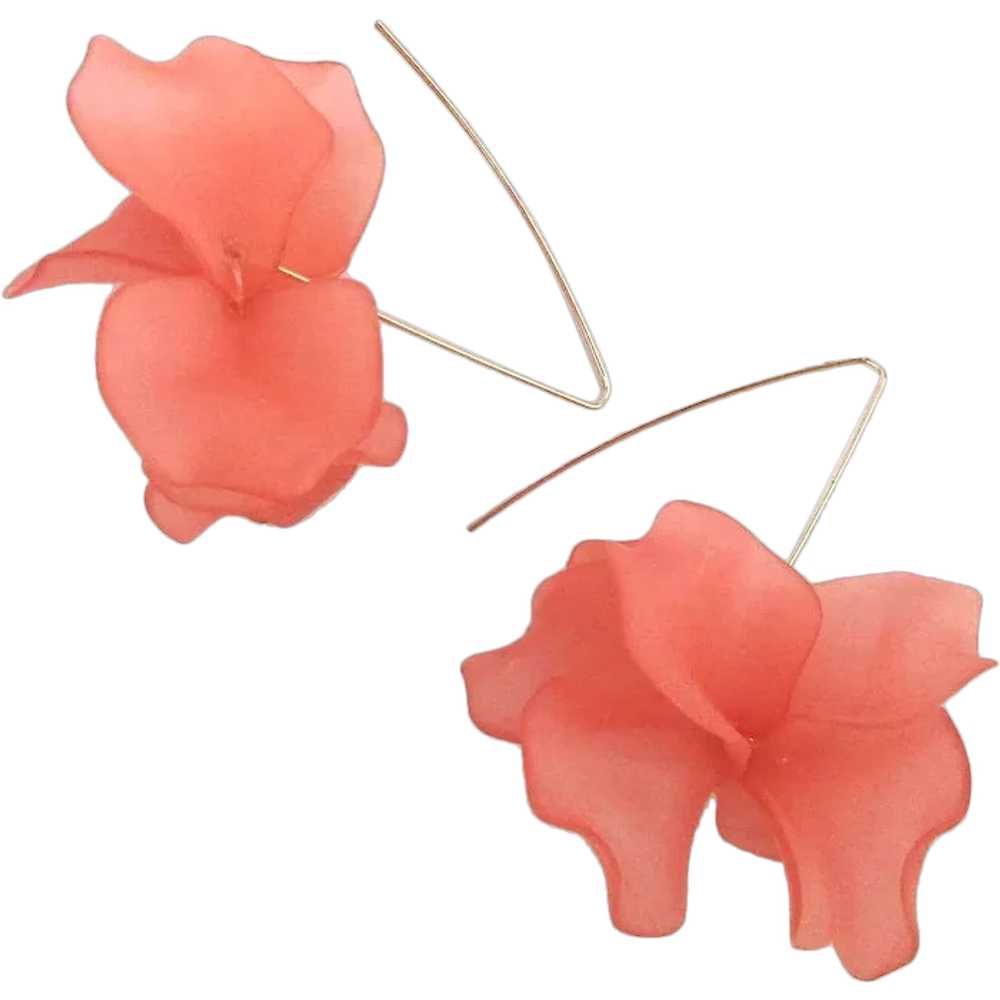 Peachy Pink Resin Flower Earrings - image 1