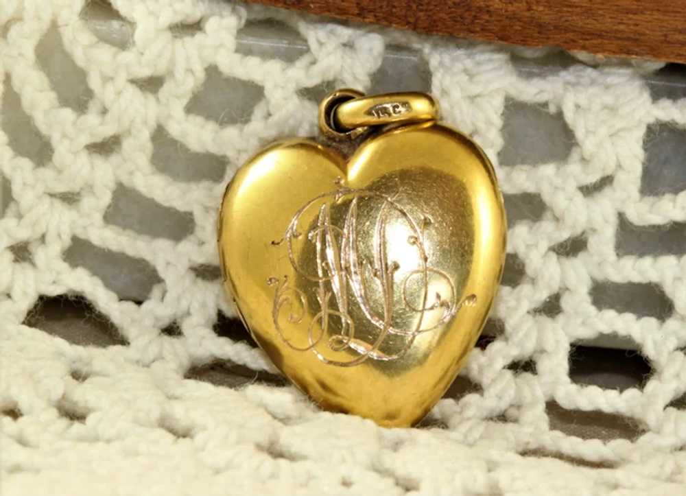 Late Victorian 15CT Heart Locket - image 3
