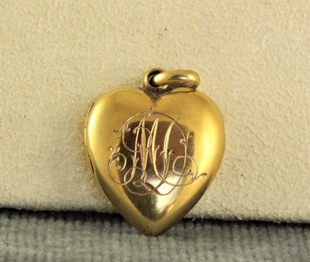 Late Victorian 15CT Heart Locket - image 4