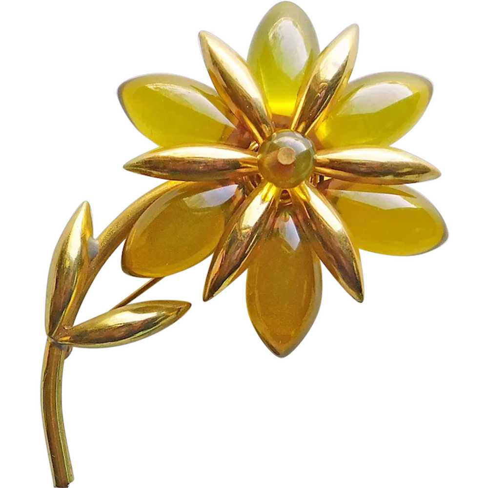 Fabulous PRYSTAL BAKELITE Figural Flower Brooch -… - image 1