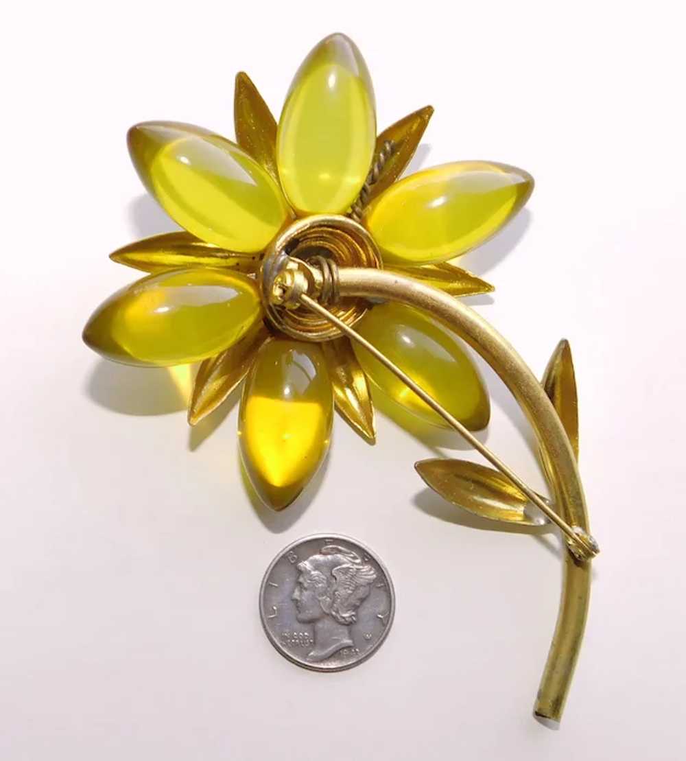 Fabulous PRYSTAL BAKELITE Figural Flower Brooch -… - image 2