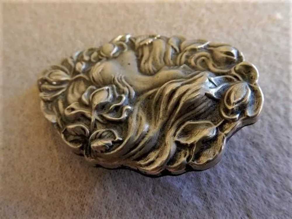 Sterling Silver "Art Nouveau" Repousse Brooch of … - image 3