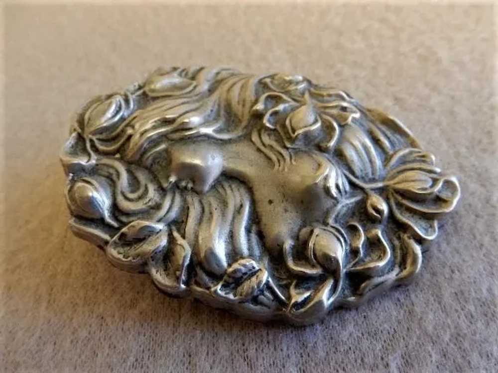 Sterling Silver "Art Nouveau" Repousse Brooch of … - image 4