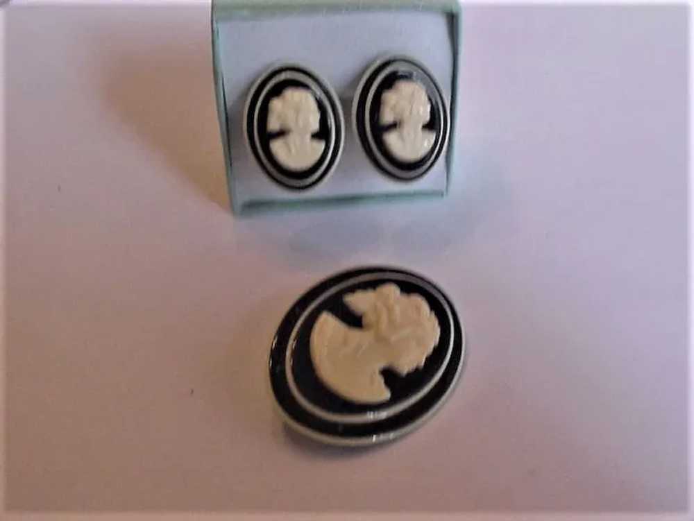 Old Laminated Celluloid Cameo Pin and Earrings - image 2