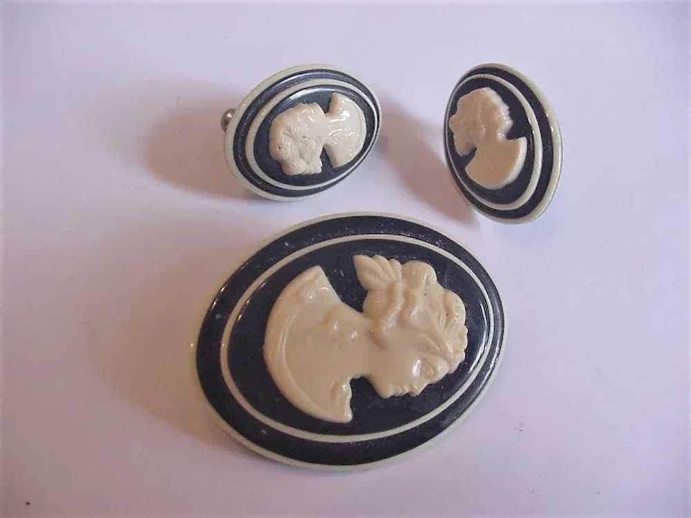 Old Laminated Celluloid Cameo Pin and Earrings - image 3