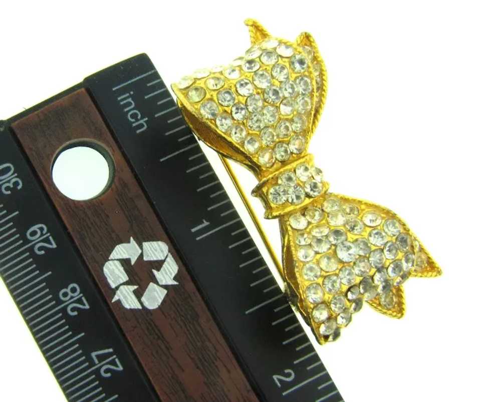 Vintage gold tone bow Brooch with crystal rhinest… - image 3
