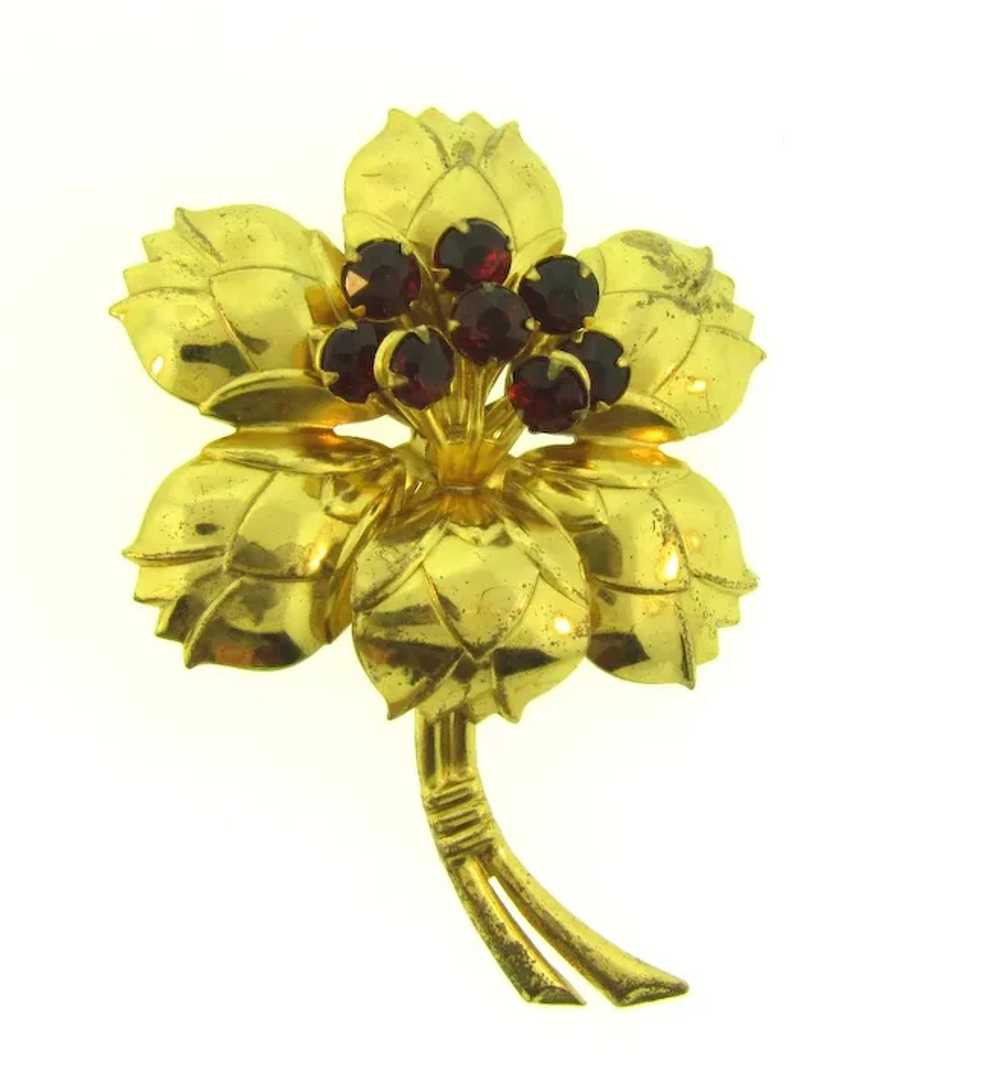 Vintage large gold tone flower Brooch with red rh… - image 4