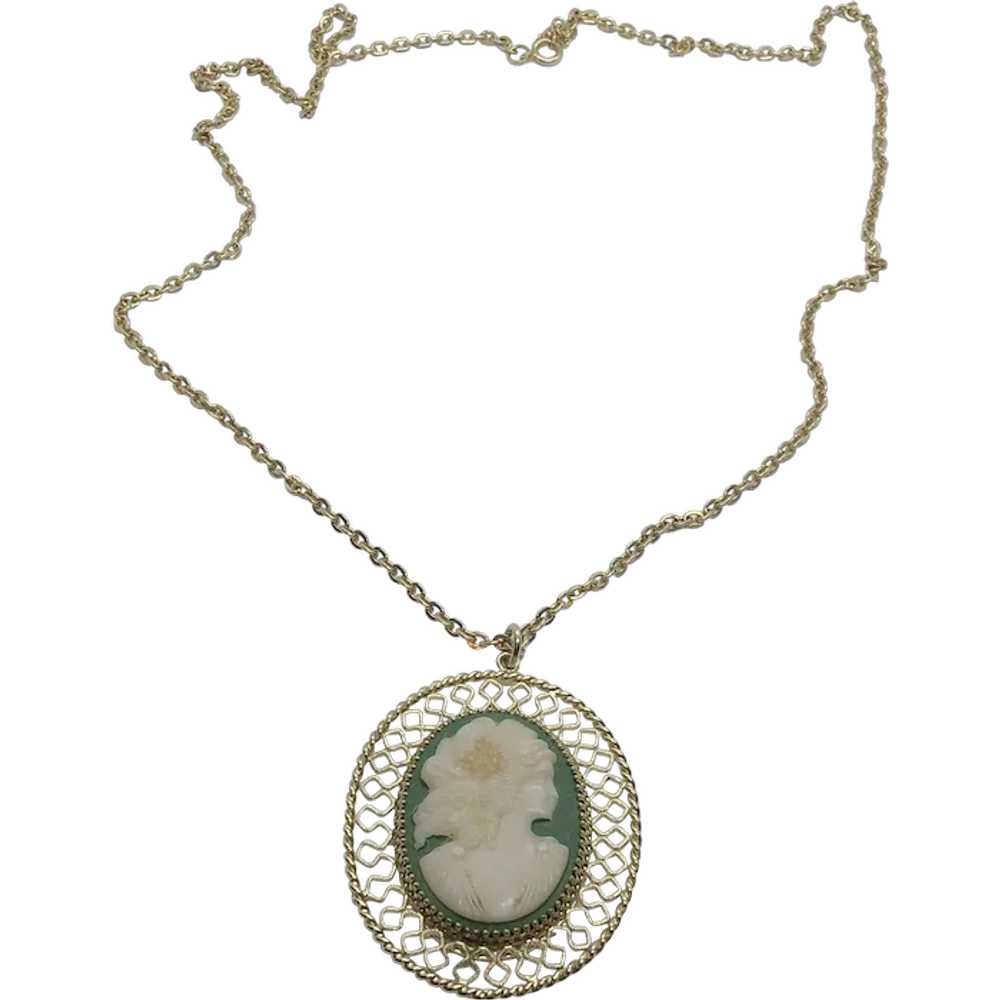 Fun Vintage Molded Resin Green & White Cameo Pend… - image 1
