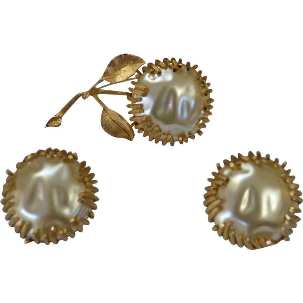 Sarah COV Faux MOP Daisy Earring and Brooch Pin S… - image 1