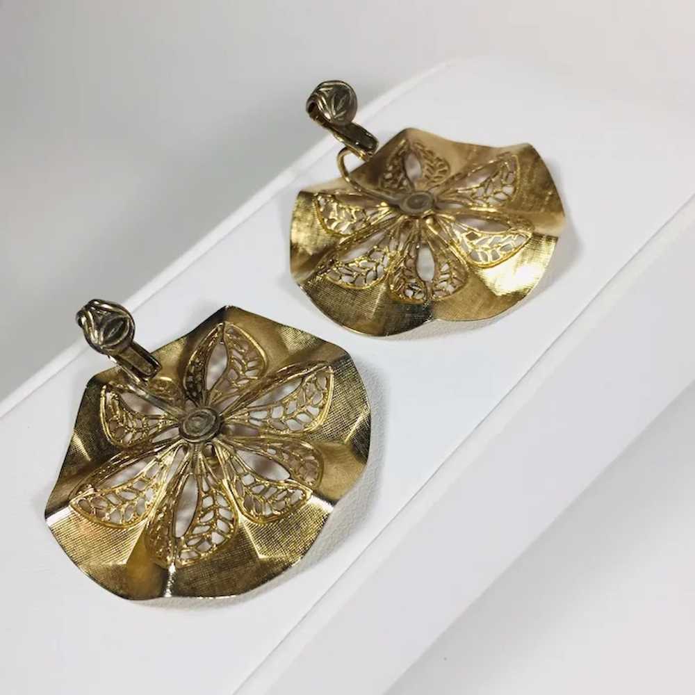 Large 1980's Gold Tone Openwork Clip Earrings - image 4