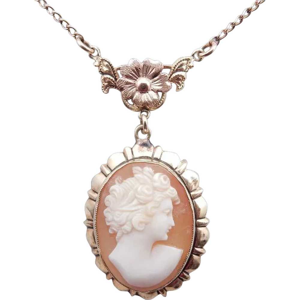 10 Karat lovely Shell Cameo pendant - image 1