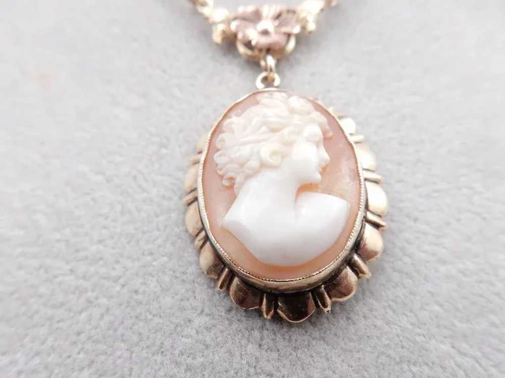 10 Karat lovely Shell Cameo pendant - image 3