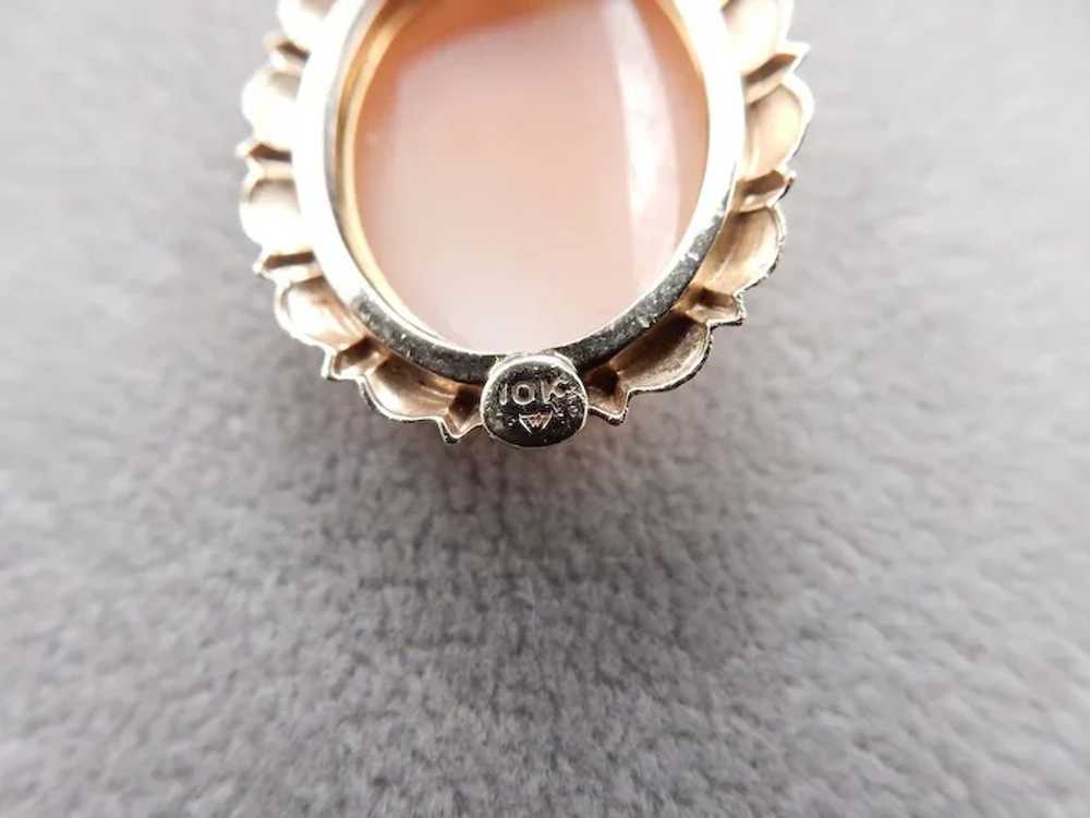 10 Karat lovely Shell Cameo pendant - image 8