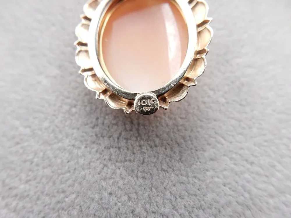 10 Karat lovely Shell Cameo pendant - image 9