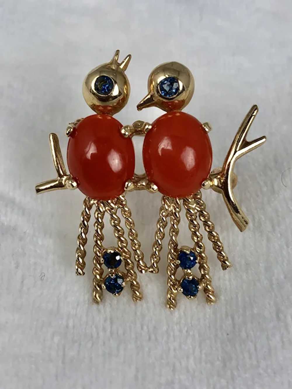 14K Gold Spinel & Coral Lovebirds Brooch - image 2