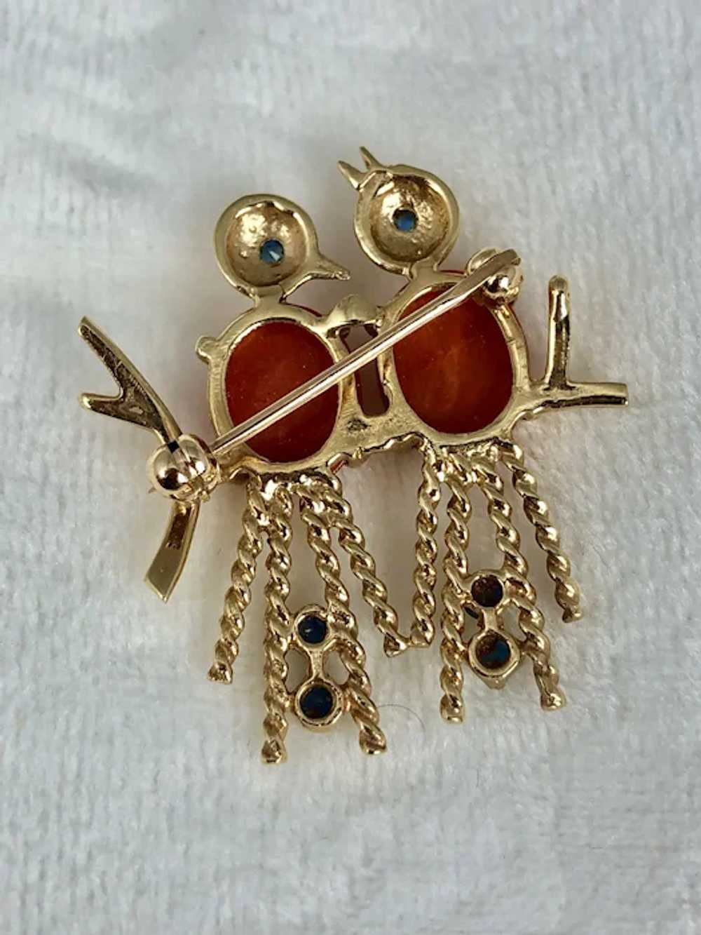 14K Gold Spinel & Coral Lovebirds Brooch - image 3