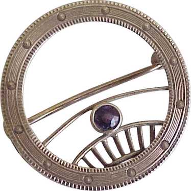 Vintage Circle Brooch 14K Gold & Amethyst circa 19