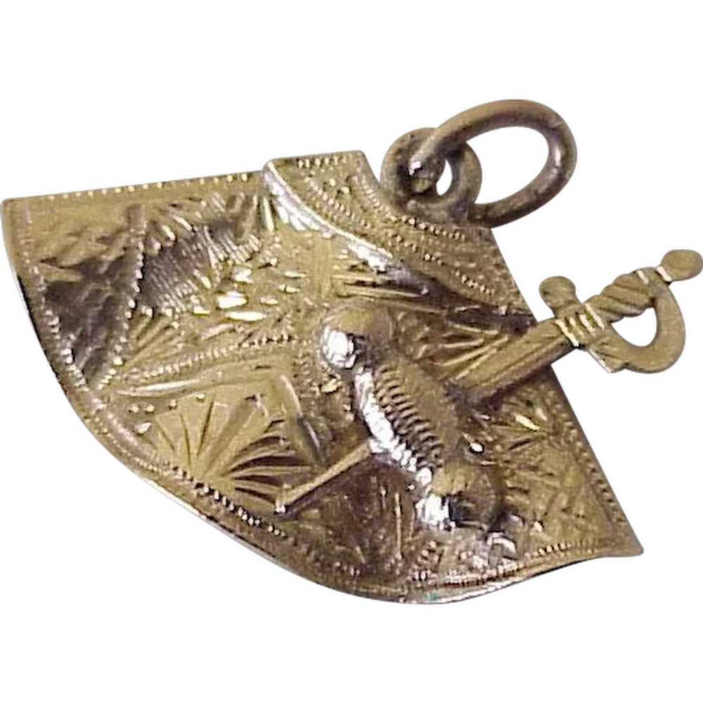 Cloak and Dagger Vintage Charm 18K Gold Three-Dim… - image 1