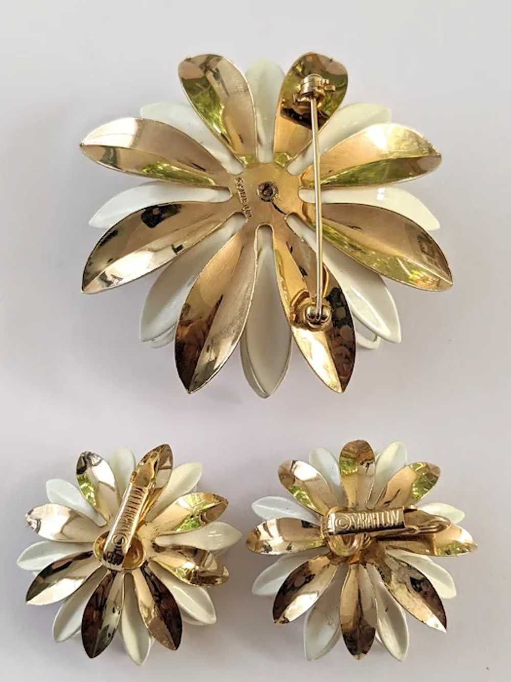 Sarah Coventry Water Lily Brooch And Earrings - image 3