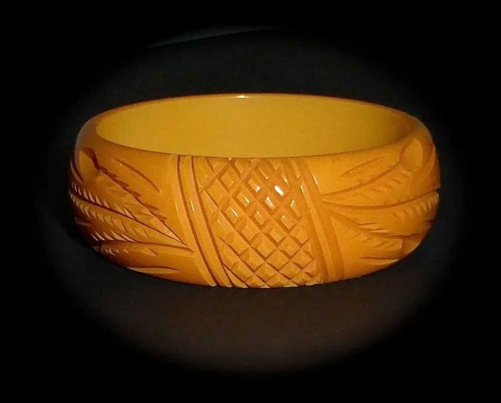 Orange Creamsicle Carved Bakelite Bracelet - image 2