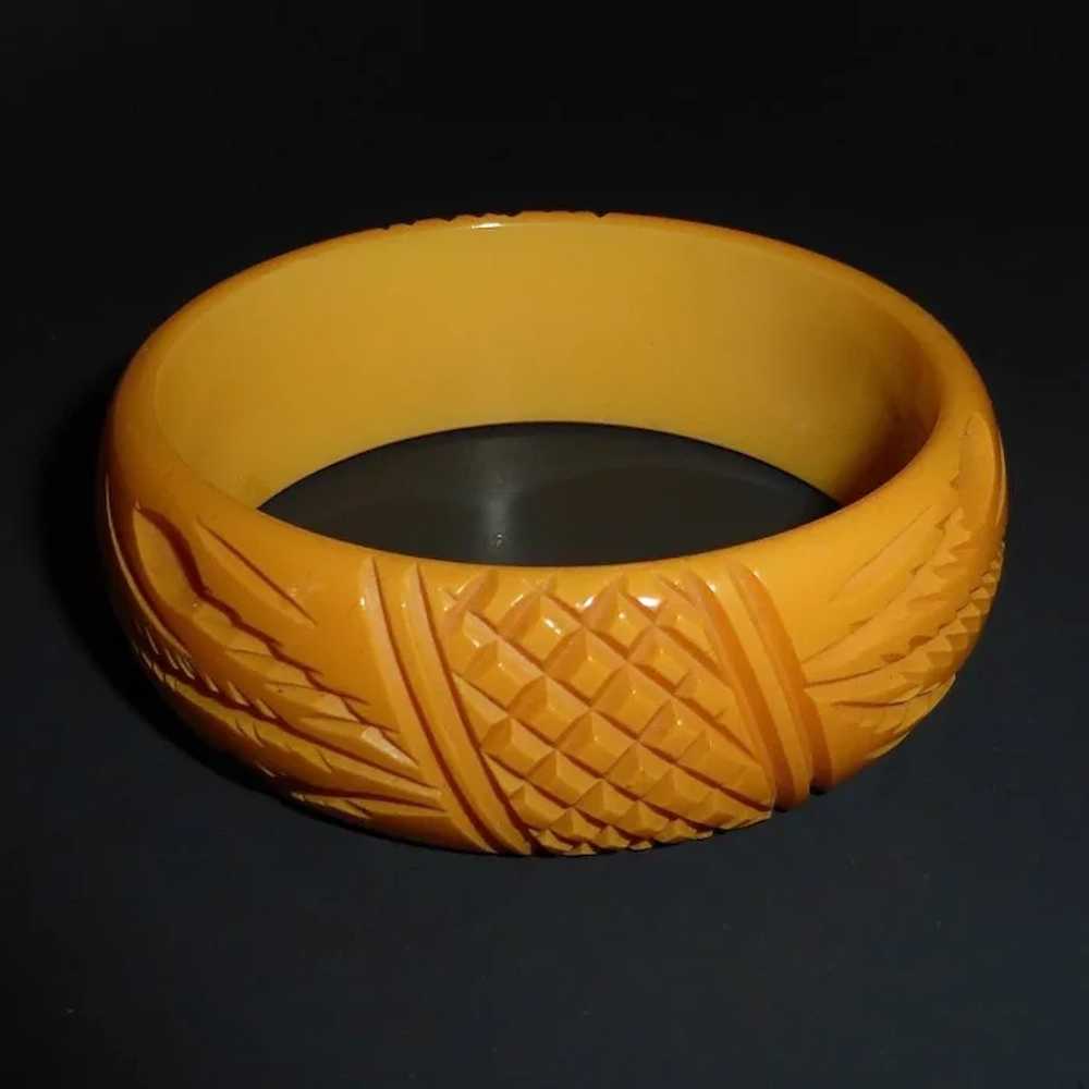 Orange Creamsicle Carved Bakelite Bracelet - image 5