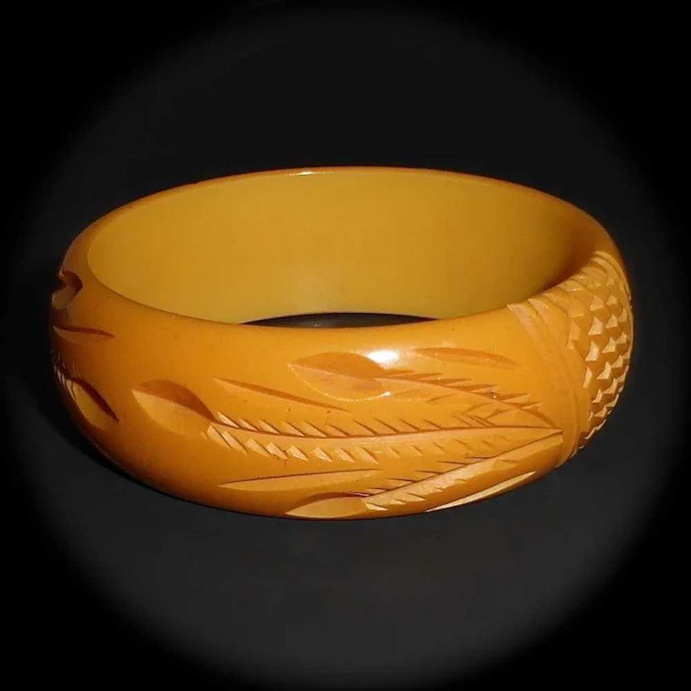 Orange Creamsicle Carved Bakelite Bracelet - image 7