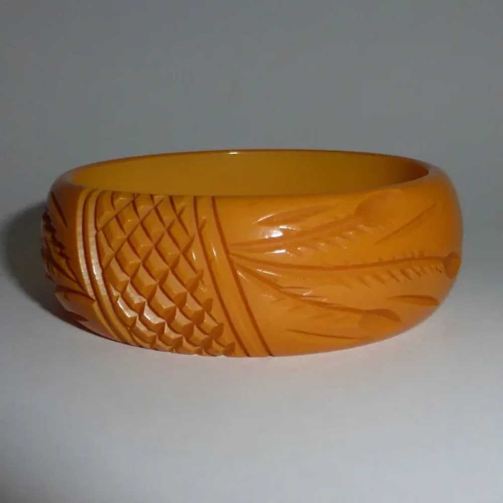 Orange Creamsicle Carved Bakelite Bracelet - image 9