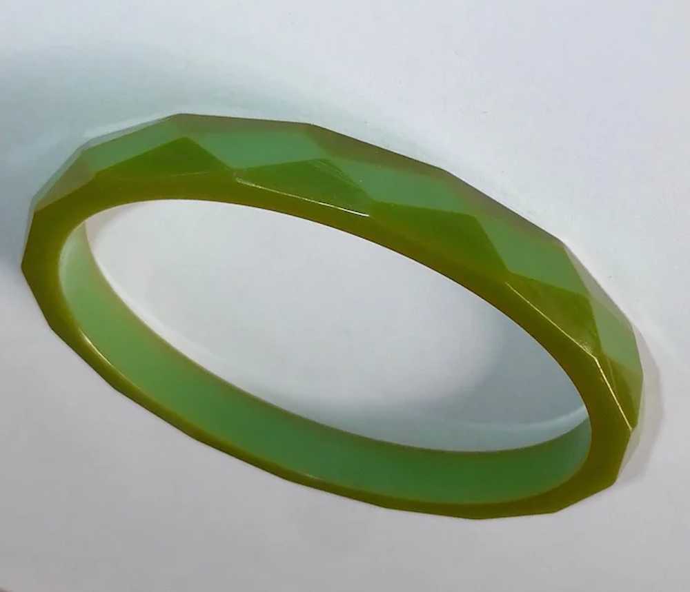 Faceted Green Bakelite Bracelet w Amber Edges - image 5