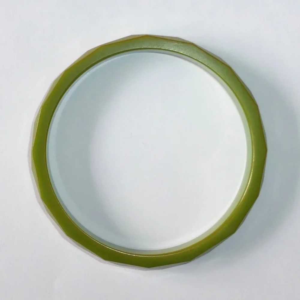 Faceted Green Bakelite Bracelet w Amber Edges - image 6
