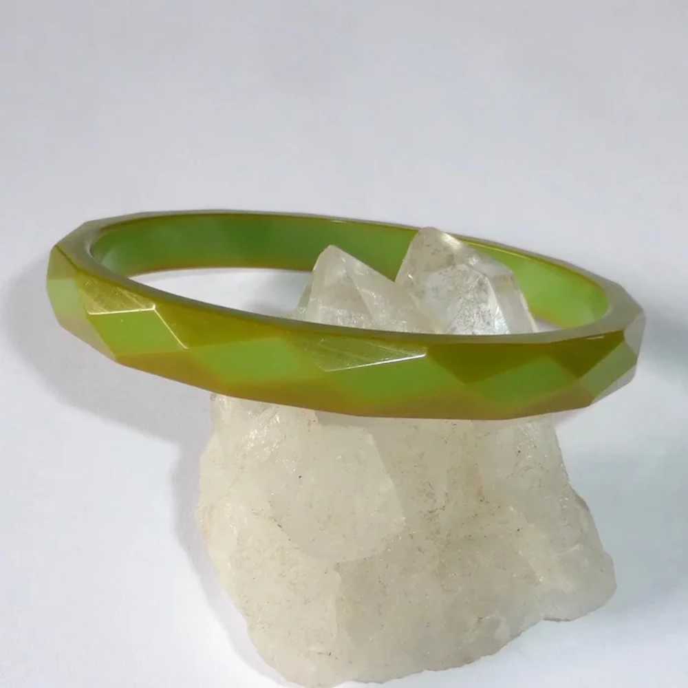 Faceted Green Bakelite Bracelet w Amber Edges - image 7