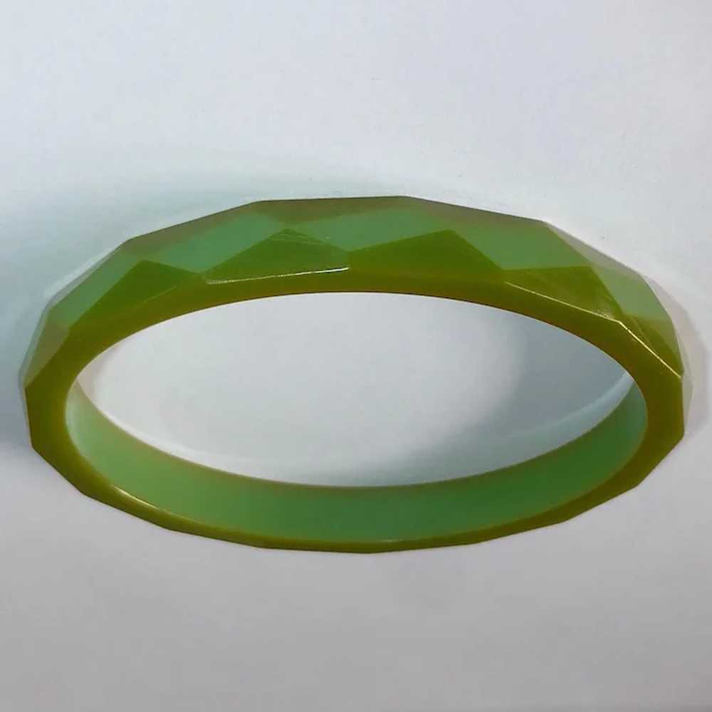 Faceted Green Bakelite Bracelet w Amber Edges - image 8