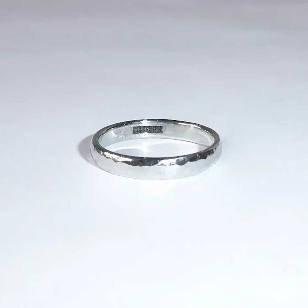 18k White Gold Hammered Band Ring - image 10