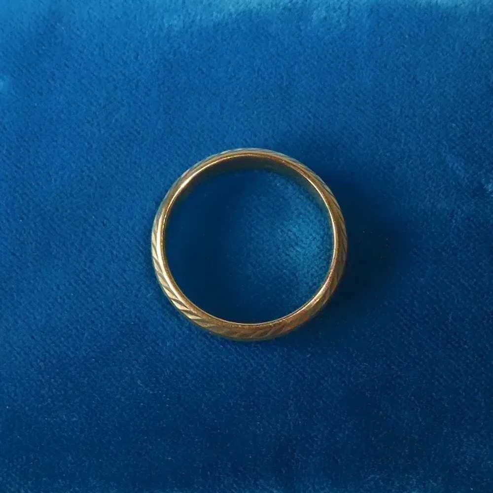 18k Yellow Gold Bright Cut Engraved Band Ring - image 11