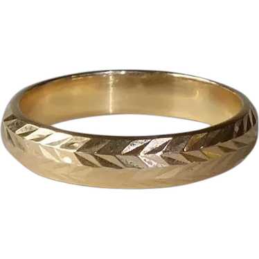 18k Yellow Gold Bright Cut Engraved Band Ring - image 1