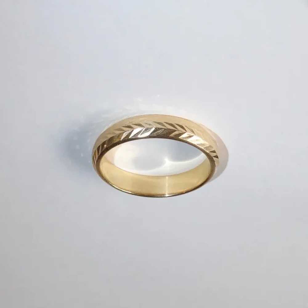 18k Yellow Gold Bright Cut Engraved Band Ring - image 7