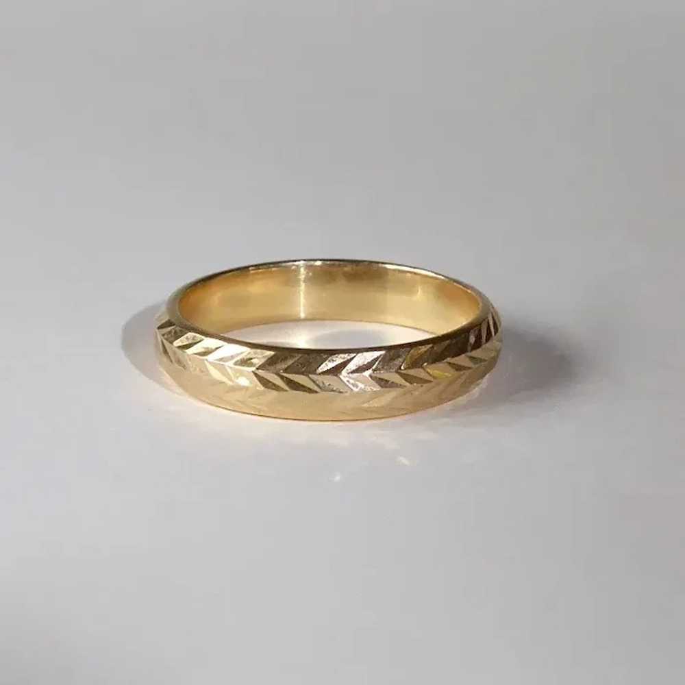 18k Yellow Gold Bright Cut Engraved Band Ring - image 9
