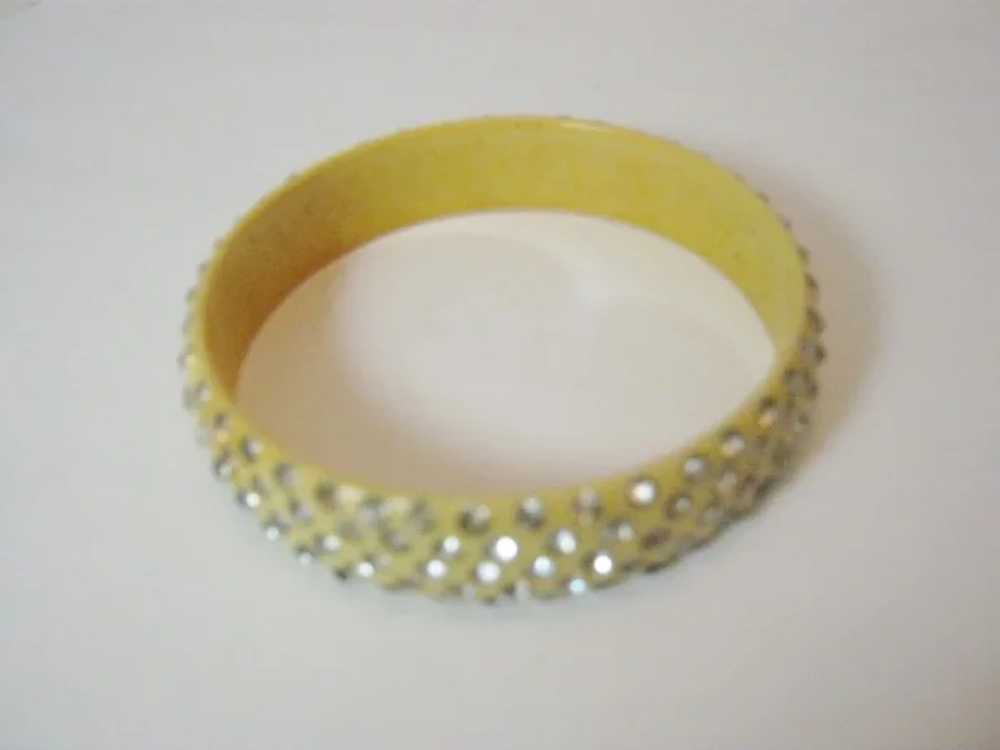 Vintage Cream Celluloid Bangle with Embedded Clea… - image 3