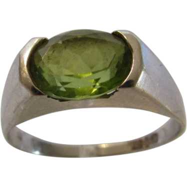 14 Karat White Gold Peridot Modernist Ring