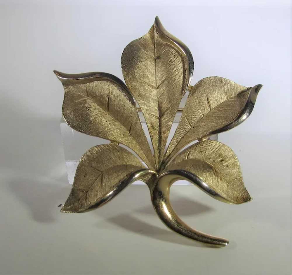 Vintage Crown Trifari Brushed Goldtone Leaf Pin - image 3