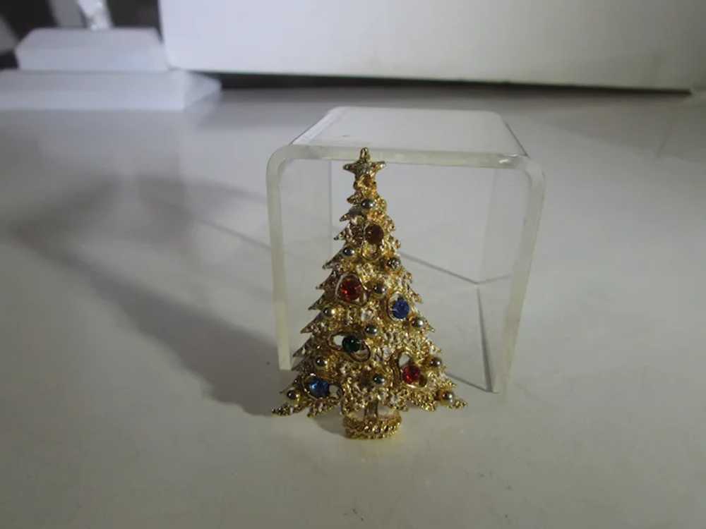 Vintage Art Christmas Tree Pin in Gold Tone with … - image 11