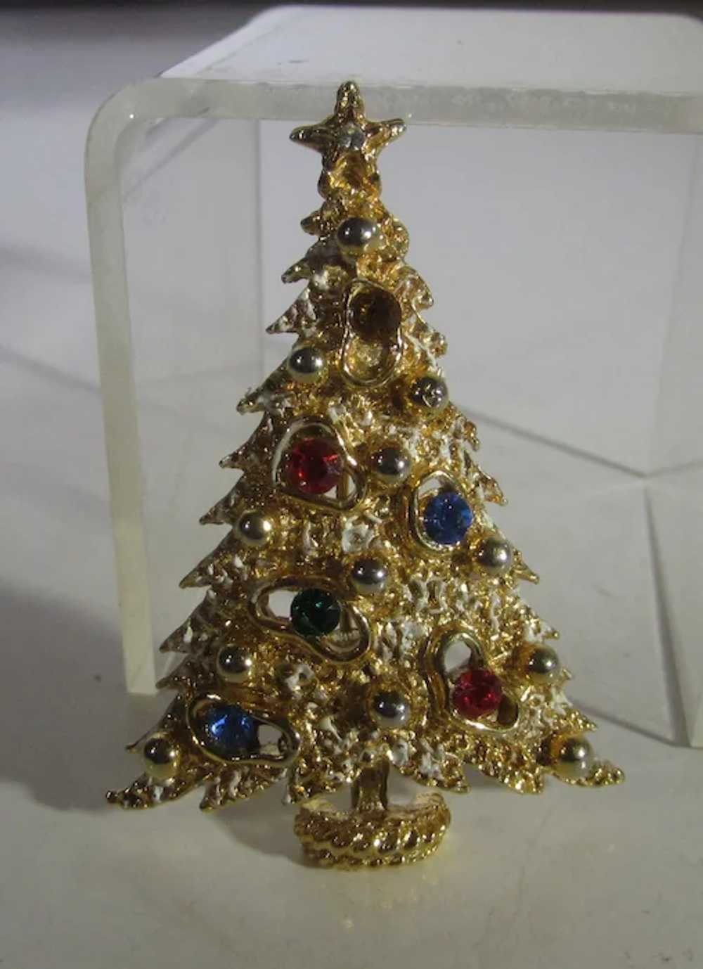 Vintage Art Christmas Tree Pin in Gold Tone with … - image 12