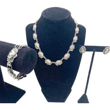 139 Vintage Danecraft silver water lily necklace, 