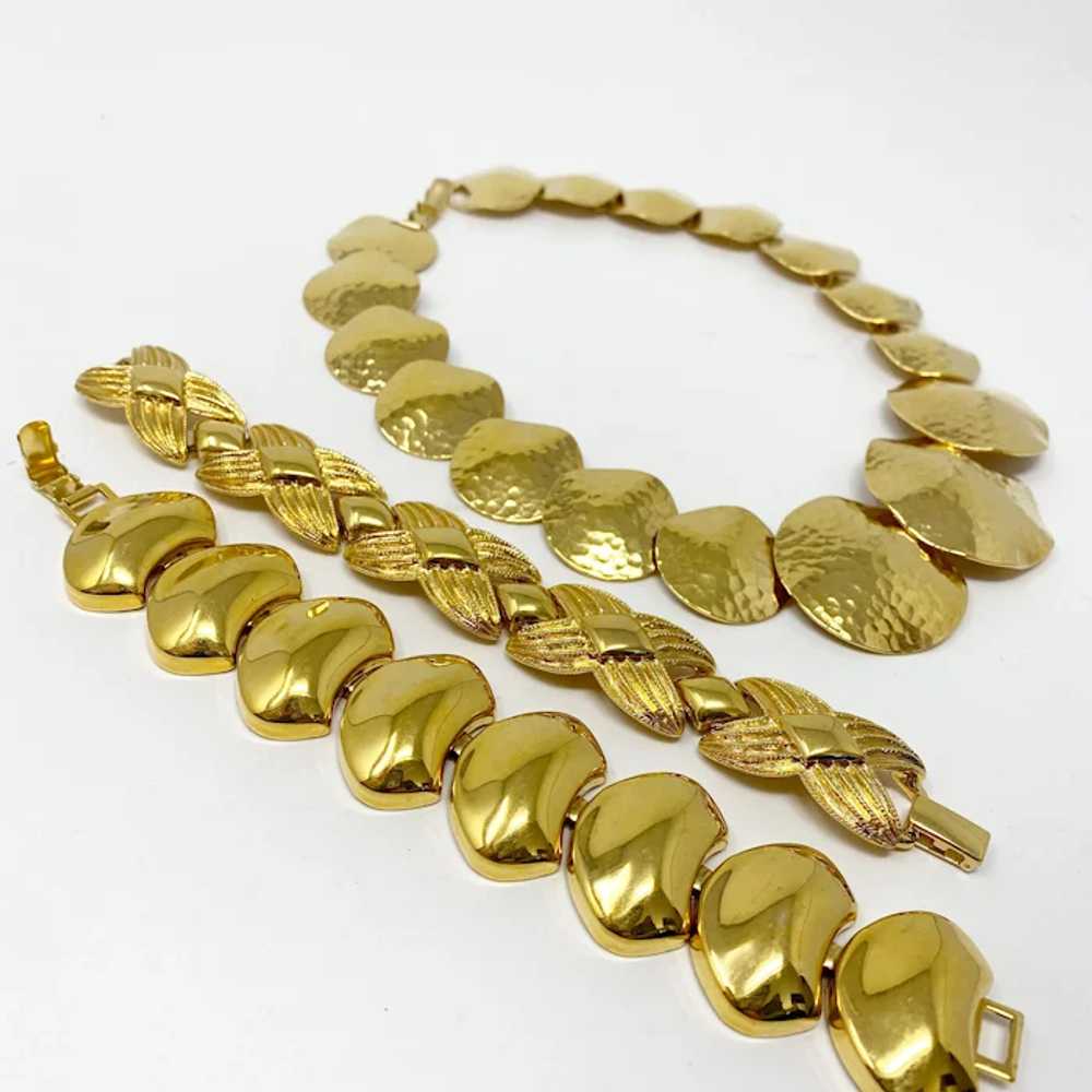 531 Two vintage gold tone Napier bracelets and a … - image 2