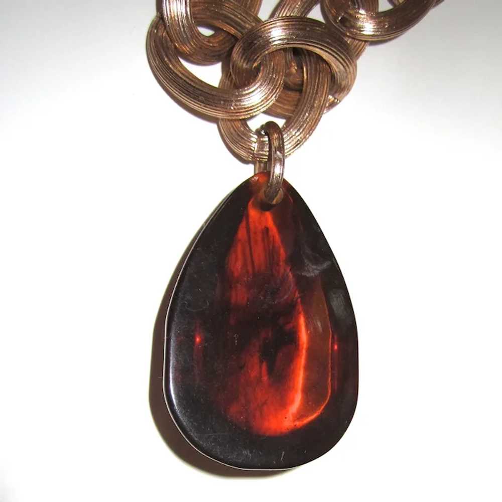 Large Bakelite Pendant on a Chunky Gold-Tone Chain - image 5