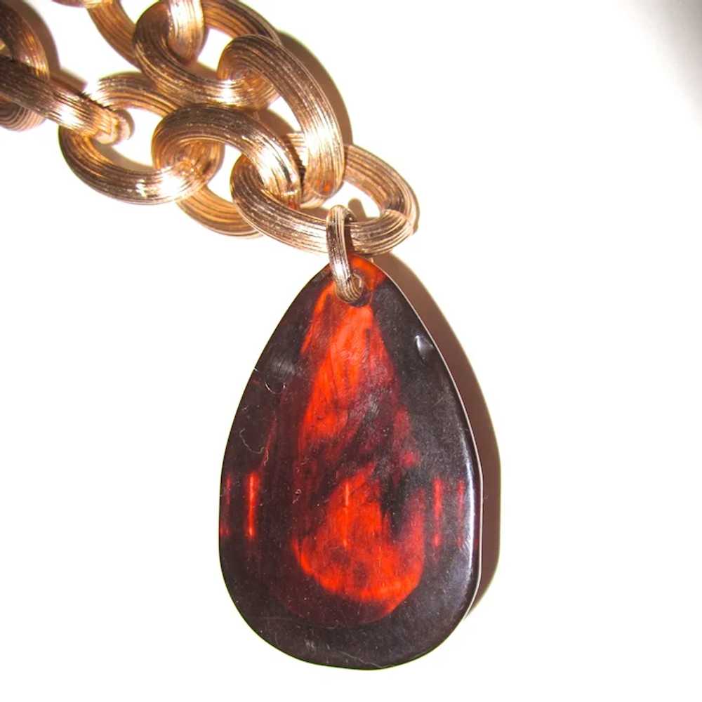 Large Bakelite Pendant on a Chunky Gold-Tone Chain - image 6