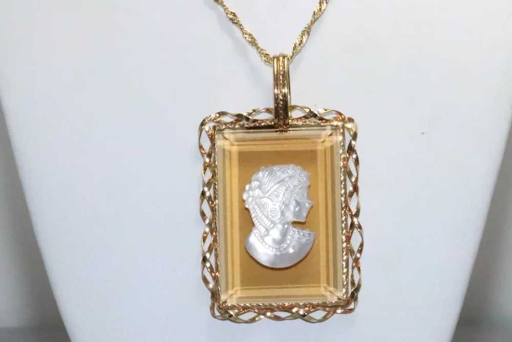 14KT Yellow Gold Citrine Mother of Pearl Cameo It… - image 2