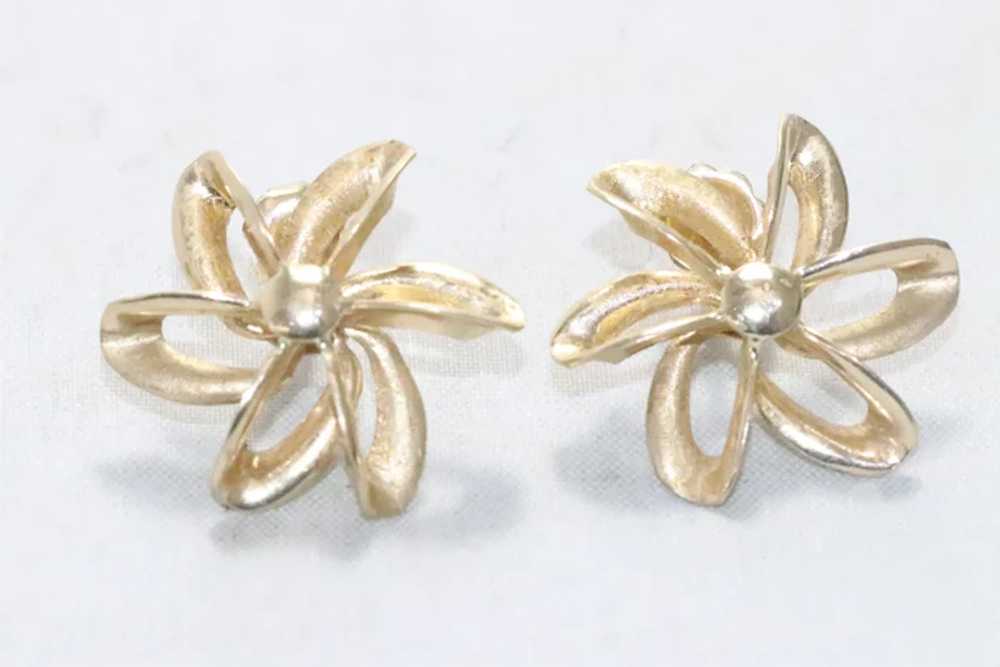 Vintage 14KT Yellow Gold Flower Earrings - image 2