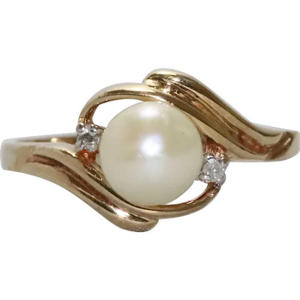 10 KT Yellow Gold Pearl and Diamond Ring - image 1