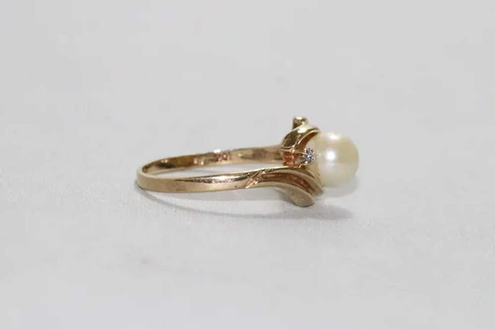 10 KT Yellow Gold Pearl and Diamond Ring - image 4
